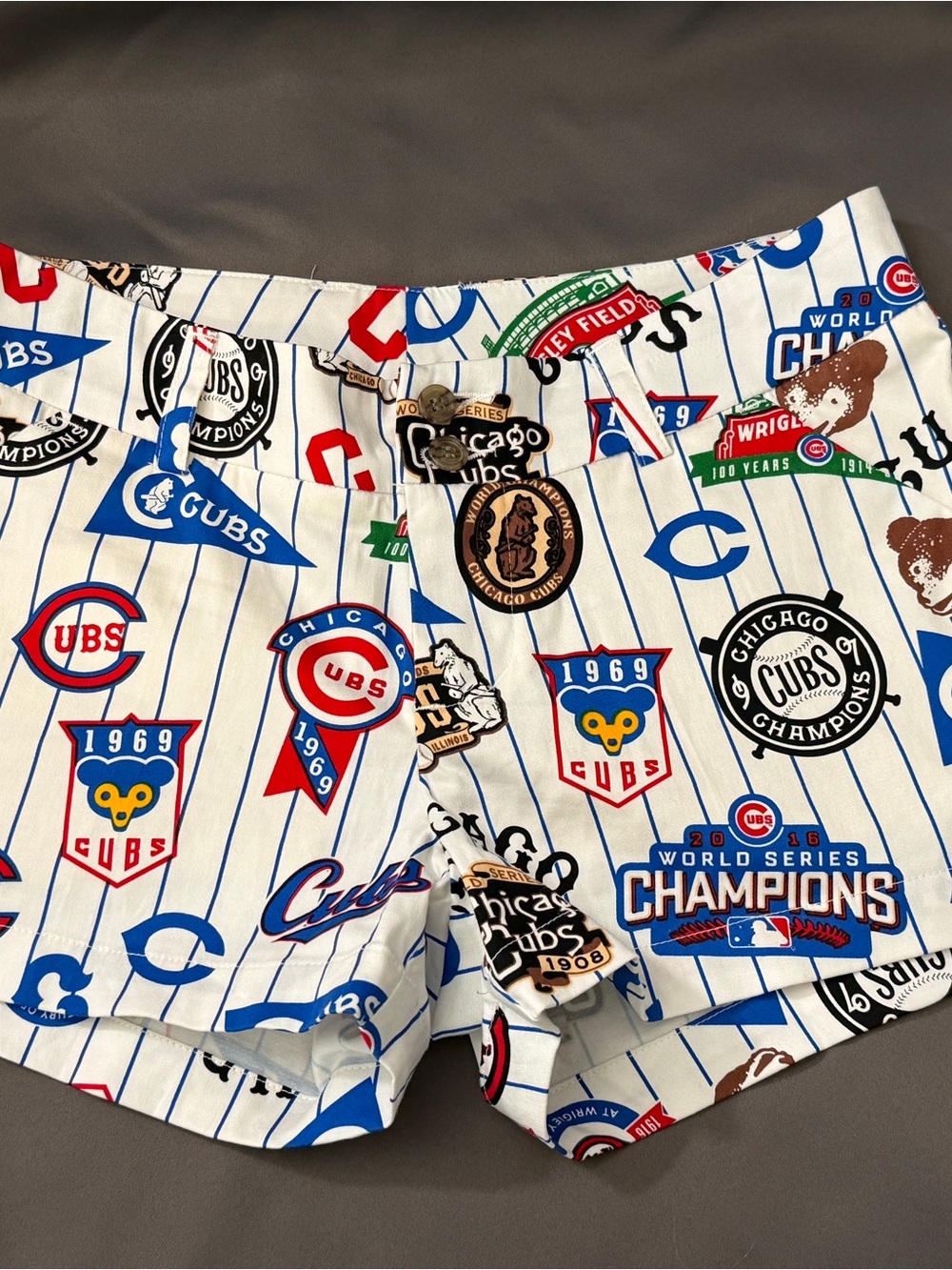 Loudmouth Women’s White Cooperstown Chicago Cubs Logo Print Mini Shorts Sz. 4